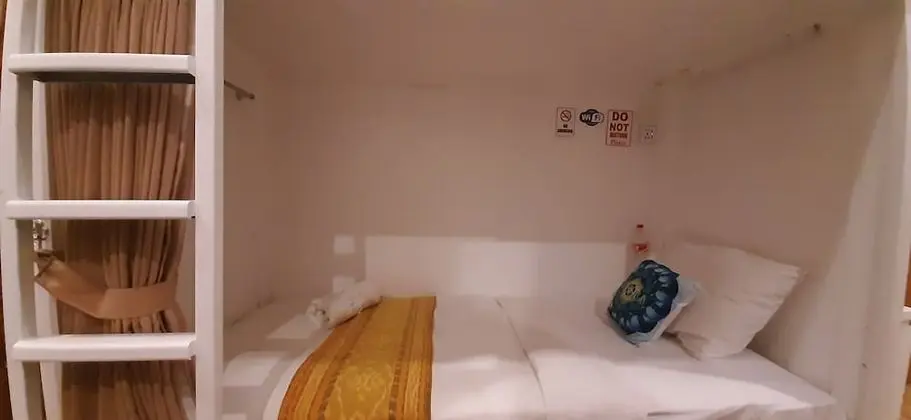 Standard Ortak Ranzalı Oda, Sadece kadınlar için, Havuz Manzaralı