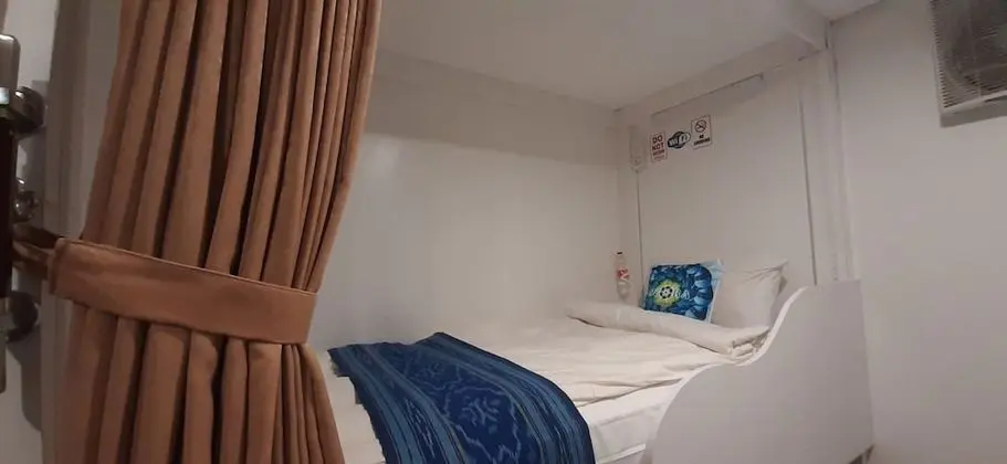 Standard Ortak Ranzalı Oda, Sadece kadınlar için, Havuz Manzaralı