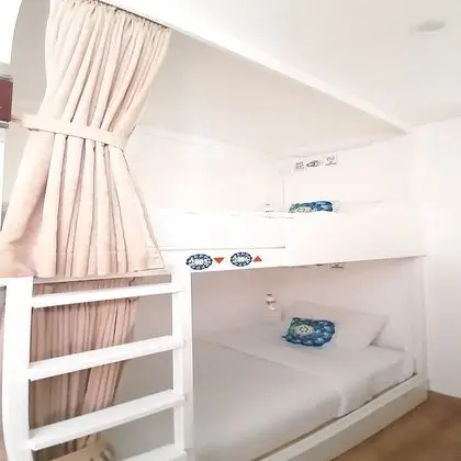 Standard Ortak Ranzalı Oda, Sadece kadınlar için, Havuz Manzaralı