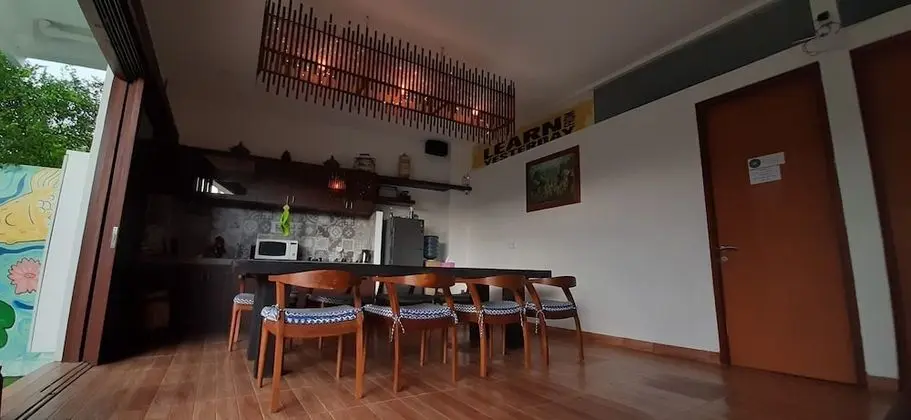 Standard Ortak Ranzalı Oda, Sadece kadınlar için, Havuz Manzaralı