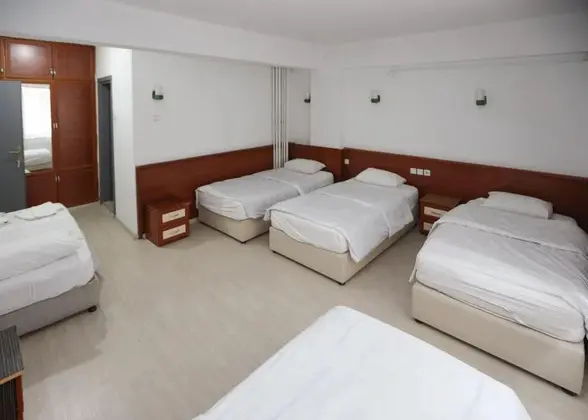 Şehir Manzaralı Standard Custom Beş Kişilik Oda