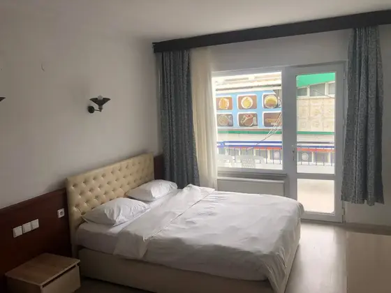 Şehir Manzaralı Standard Triple Balkonlu Oda