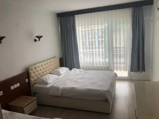 Şehir Manzaralı Standard Triple Balkonlu Oda