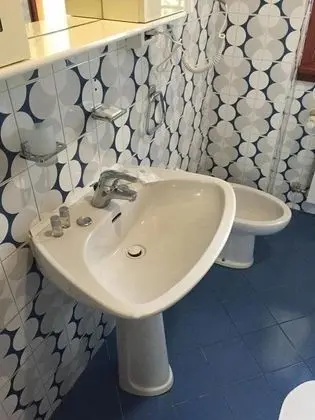 Tek Büyük Yataklı Oda, Balkon, Şehir Manzaralı