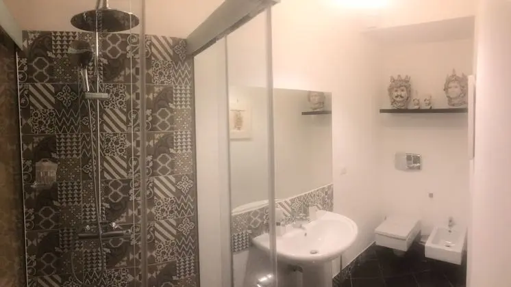 Luxury Tek Büyük Yataklı Oda (Roccia)