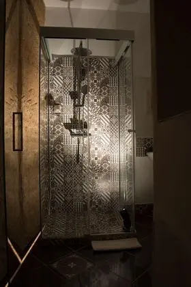 Luxury Tek Büyük Yataklı Oda (Roccia)