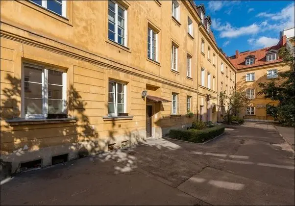 Studio Apartment (at 12 Miodowa Street)