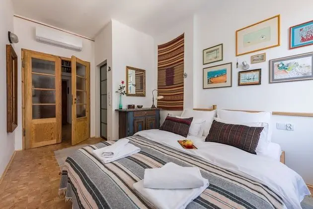 Traditional Apart Daire