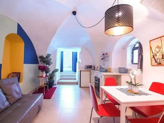 Studio Apartment Ground Floor