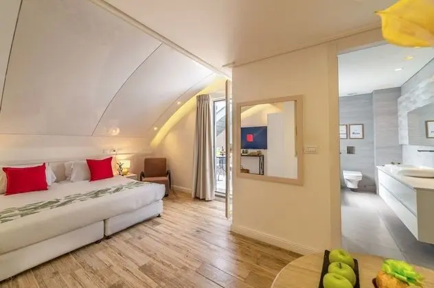 Deluxe Tek Büyük veya İki Ayrı Yataklı Oda, Balkon