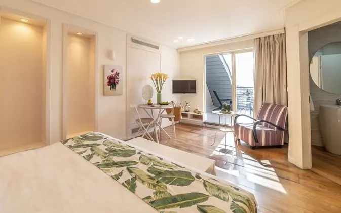 Deluxe Tek Büyük veya İki Ayrı Yataklı Oda, Balkon