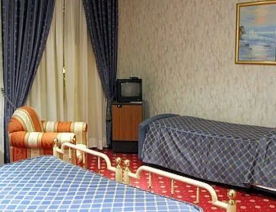 Üç Kişilik Oda
