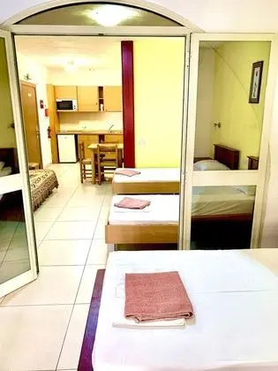 Economy Two-Bedroom Apartment (5 beds)