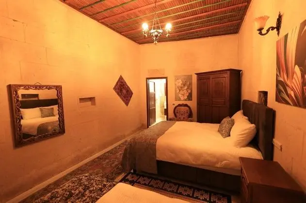 Triple Cave Room, Bahçe Manzaralı
