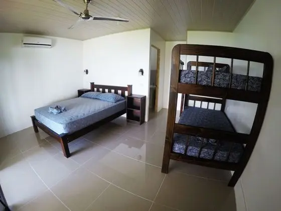 Deluxe Dört Kişilik Oda, Birden Çok Yatak, Plaj Manzaralı, Okyanusa Sıfır