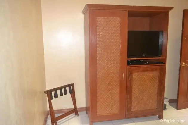 Deluxe Room, Smoking