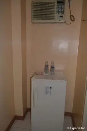 Deluxe Room, Smoking