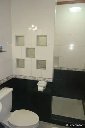 Deluxe Room, Smoking