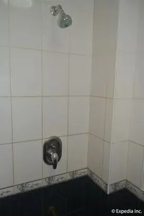Deluxe Room, Smoking