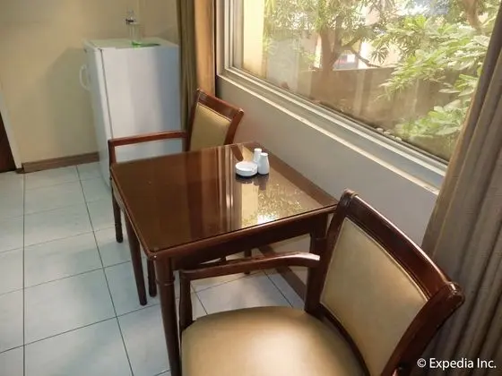 Executive Room, Smoking