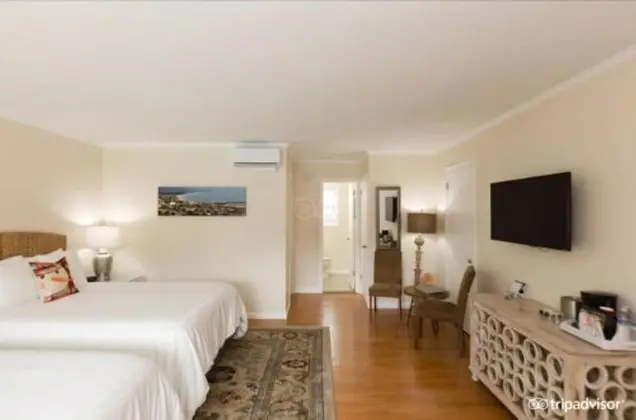 2 Queen Bed Room - 2 guests (Includes children) **Extra charge for additional guests 4 guests max**
