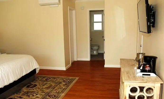 2 Queen Bed Room - 2 guests (Includes children) **Extra charge for additional guests 4 guests max**
