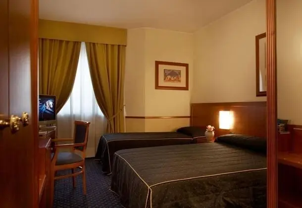 Standard Tek Büyük Yataklı Oda, 1 Çift Kişilik veya 2 Tek Kişilik Yatak (con letto supplementare)