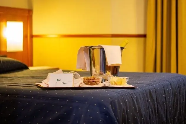 Standard Tek Büyük Yataklı Oda, 1 Çift Kişilik veya 2 Tek Kişilik Yatak (con letto supplementare)