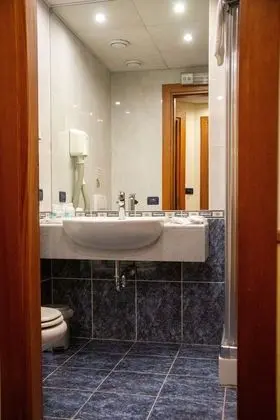 Standard Tek Büyük Yataklı Oda, 1 Çift Kişilik veya 2 Tek Kişilik Yatak (con letto supplementare)