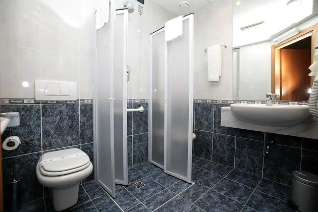 Standard Tek Büyük Yataklı Oda, 1 Çift Kişilik veya 2 Tek Kişilik Yatak (con letto supplementare)