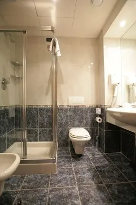 Standard Tek Büyük Yataklı Oda, 1 Çift Kişilik veya 2 Tek Kişilik Yatak (con letto supplementare)