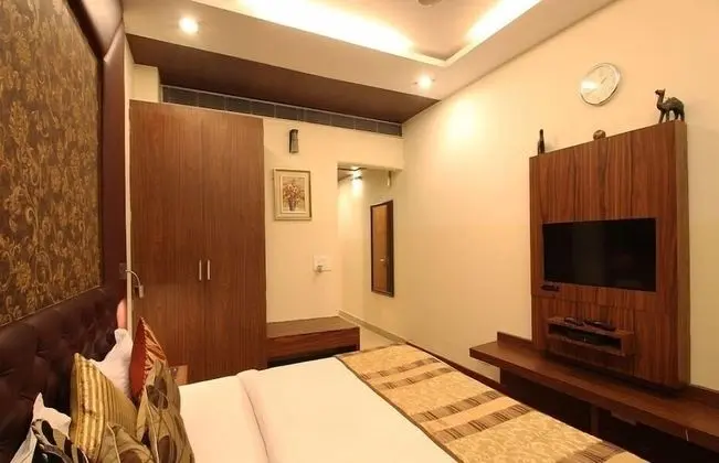 Deluxe Tek Büyük Yataklı Oda
