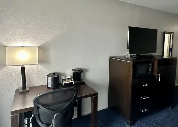 Deluxe, 2 Queen Beds, Balcony