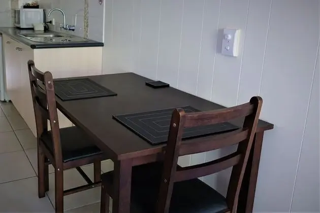 Family Stüdyo (1 Queen and 2 Single Beds)