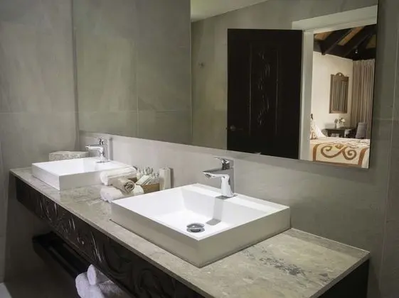 Premium Beachfront Suite