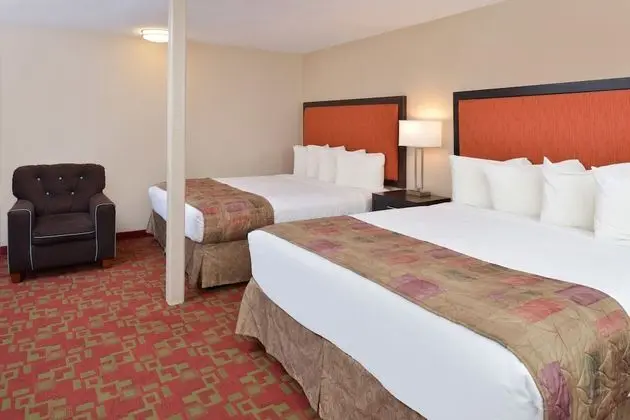Standard Oda (2 King Beds)