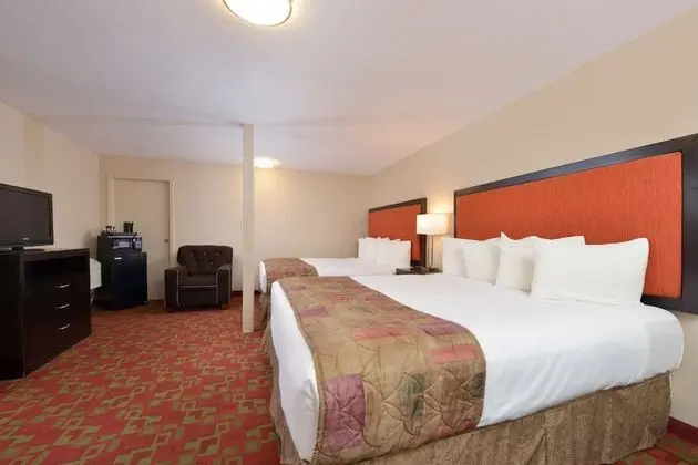Standard Oda (2 King Beds)