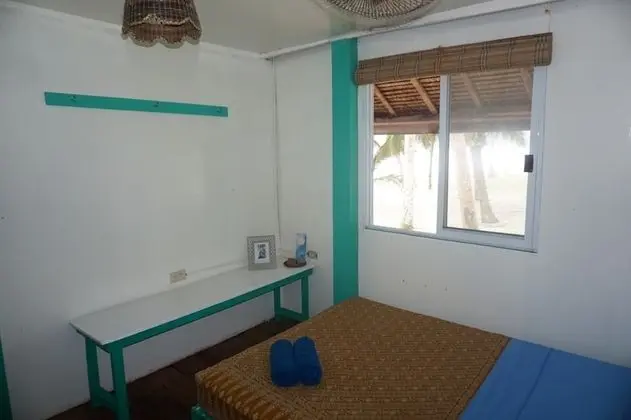 Tek Büyük Yataklı Oda, 1 Çift Kişilik Yatak, Ortak Banyo, Denize Sıfır