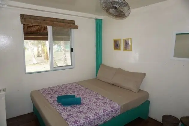 Tek Büyük Yataklı Oda, 1 Çift Kişilik Yatak, Ortak Banyo, Denize Sıfır