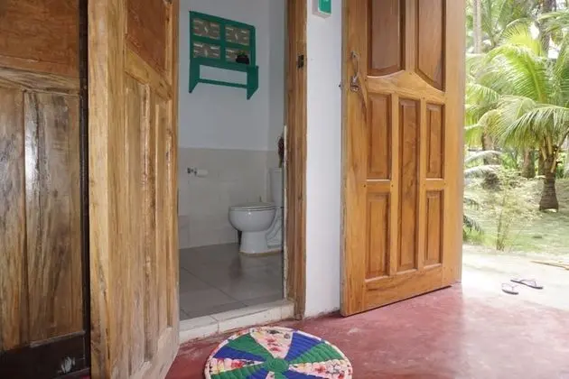 Tek Büyük Yataklı Oda, 1 Çift Kişilik Yatak, Ortak Banyo, Denize Sıfır