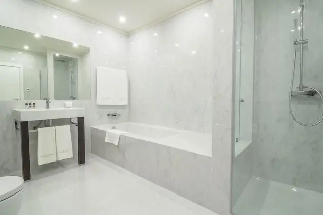 Superior Tek Büyük veya İki Ayrı Yataklı Oda, Banyolu/Duşlu