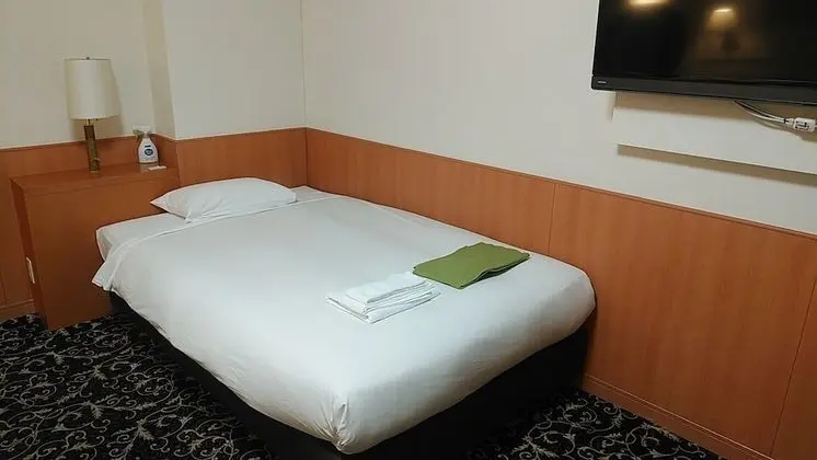Üç Kişilik Oda, Sigara İçilmez
