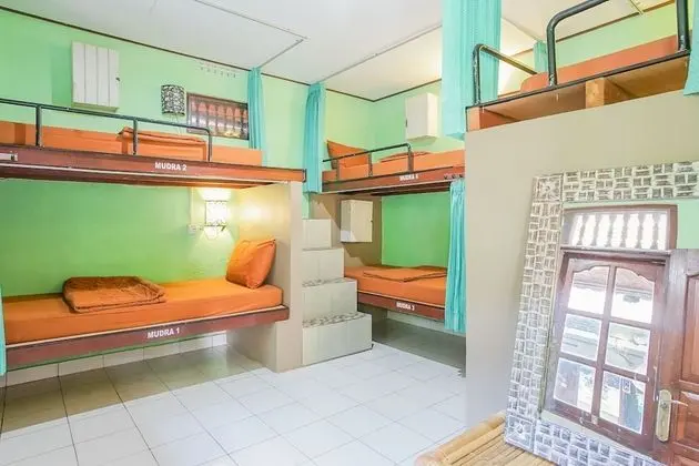 Standard 6-Bed Mixed Dormitory Room