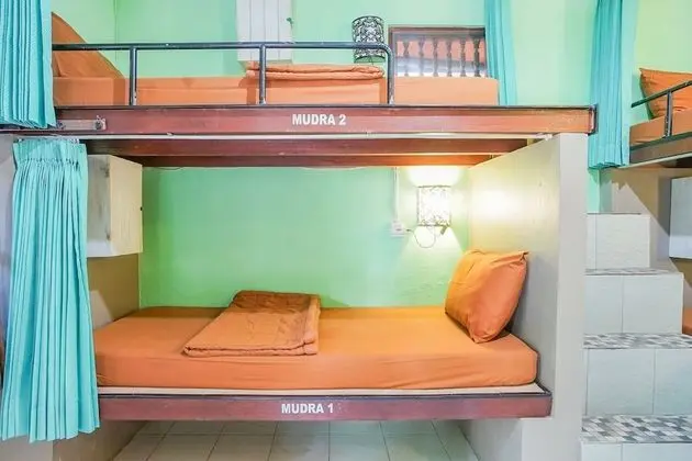 Standard 6-Bed Mixed Dormitory Room