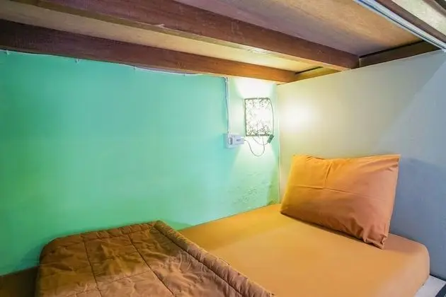 Standard 6-Bed Mixed Dormitory Room
