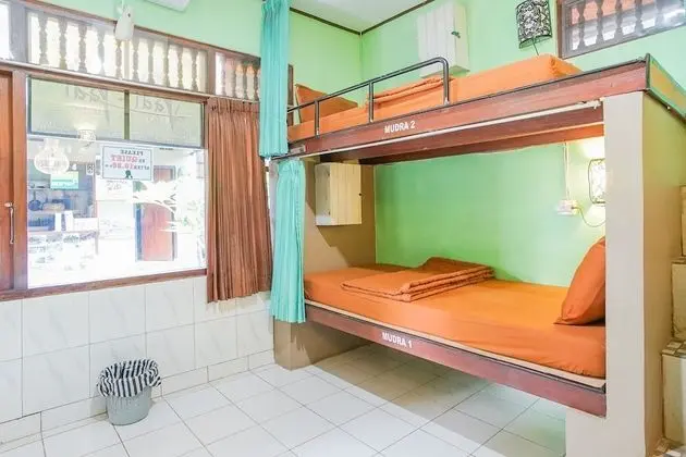 Standard 6-Bed Mixed Dormitory Room