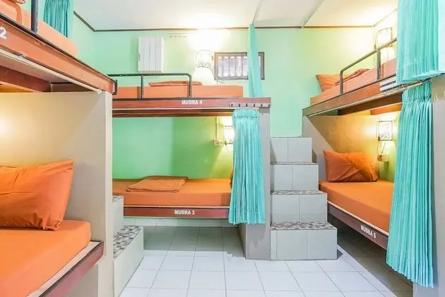 Standard 6-Bed Mixed Dormitory Room