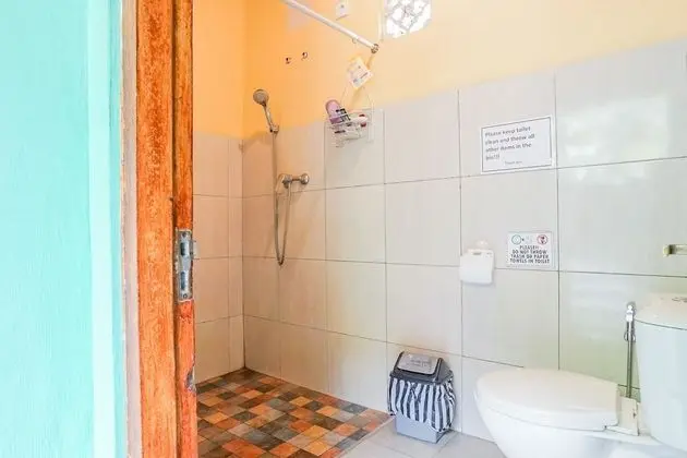 Standard 6-Bed Mixed Dormitory Room