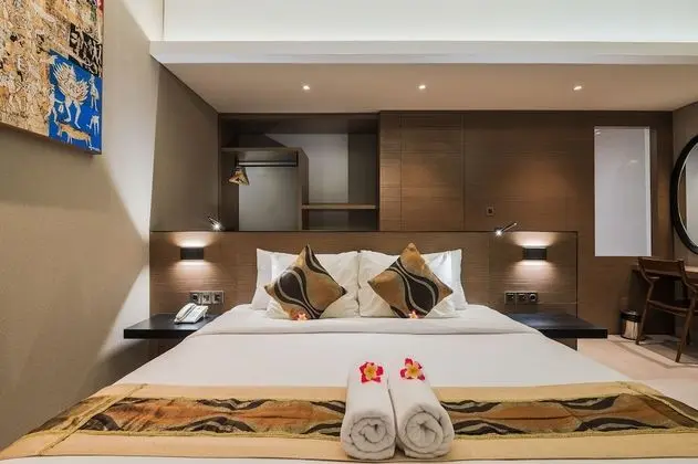 Tek Büyük Yataklı Oda, Deniz Manzaralı (Junior Suite)
