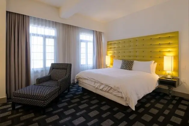 Bir En Büyük (King) Boy Yataklı, Engellilere Uygun (Maverick Room)